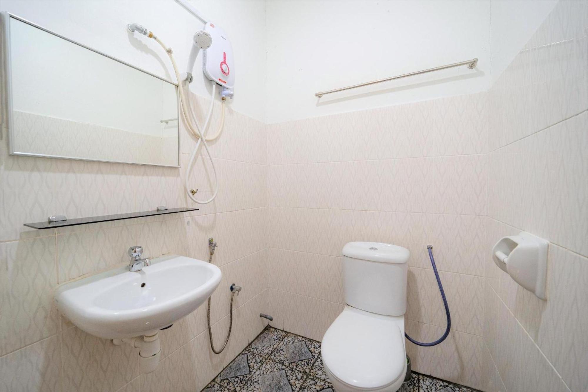 Super Oyo 89807 My Budget Home Batu Feringgi Buitenkant foto