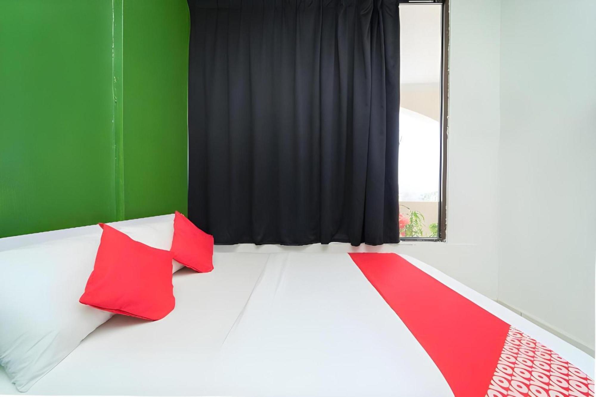 Super Oyo 89807 My Budget Home Batu Feringgi Buitenkant foto